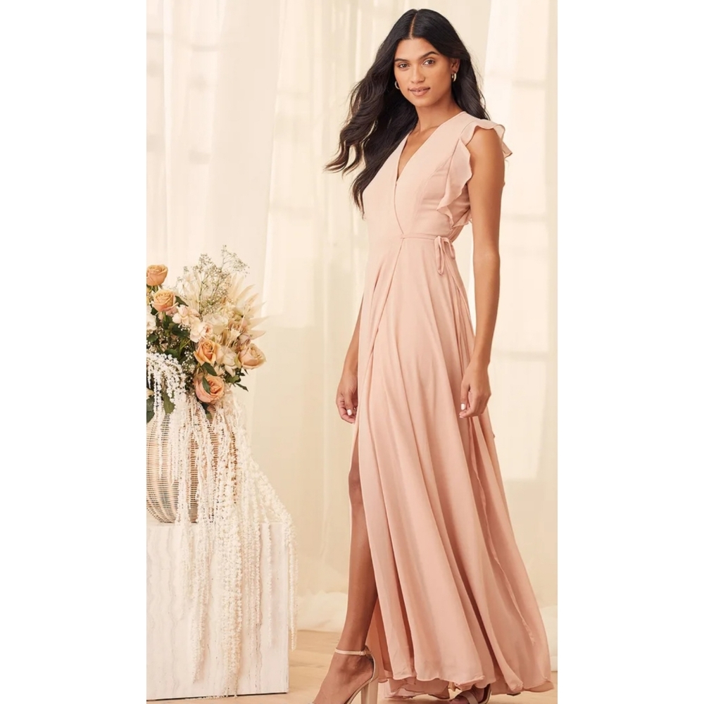 🌸NWT Lulus wrap maxi dress